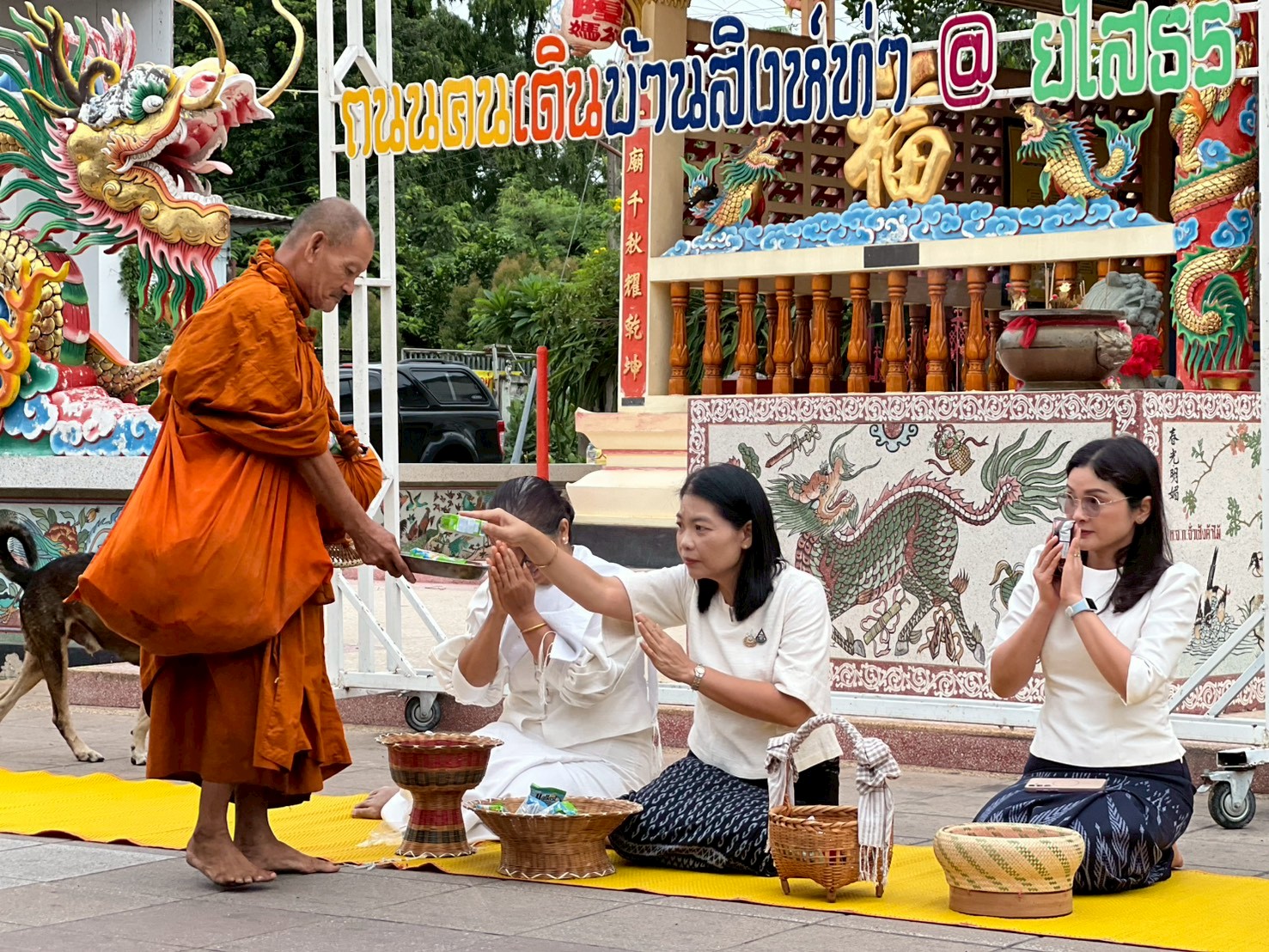 title - ส.ป.ก.ยโสธร ร่วมกิจกรรมทำบุญตักบาตรย้อนยุค วิถีถิ่น วิถีไทย   ณ ถนนคนเดินยโสธร เมืองเก่าบ้านสิงห์ท่า ประจำปีงบประมาณ พ.ศ. 2569